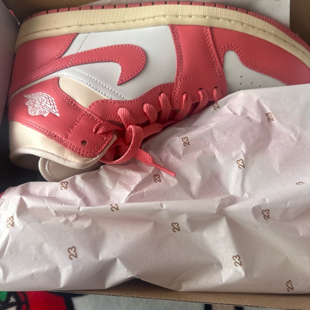 Jordan 1 mid